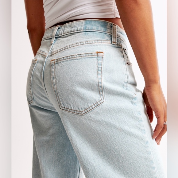 Abercrombie & Fitch Low Rise Baggy Jeans Light Wash Size 27 (4) - Picture 7 of 8